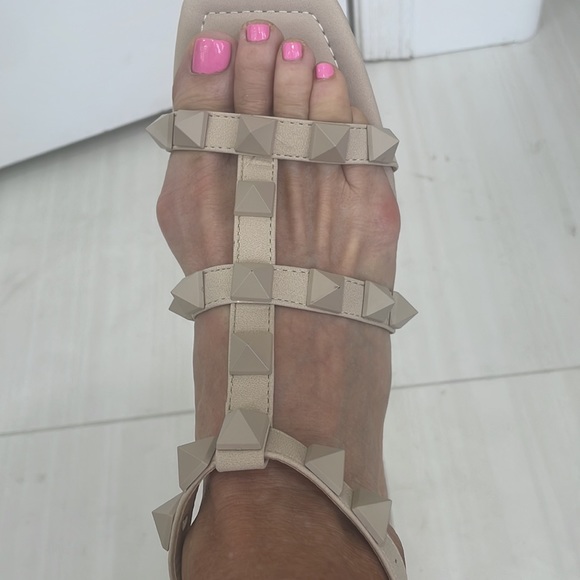 Sandals - Picture 2 of 3